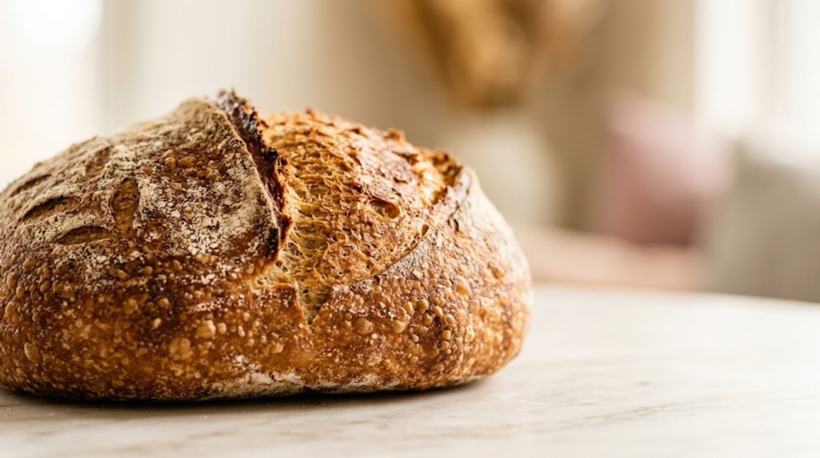 Секрет глубокого вкуса: почему цельнозерновой хлеб на закваске получается невероятно ароматным и как испечь его дома